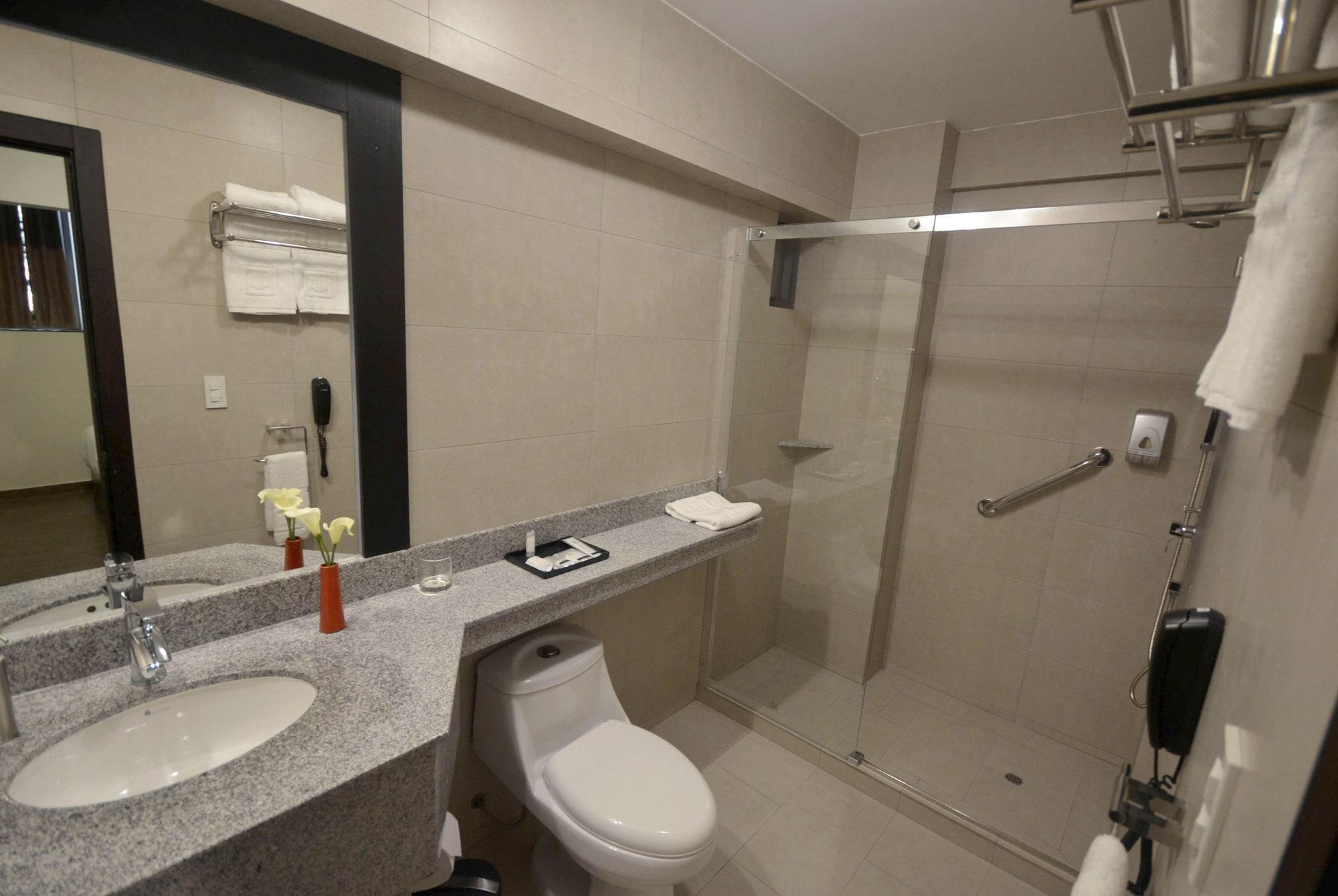 Qp Hotels Trujillo Exterior photo